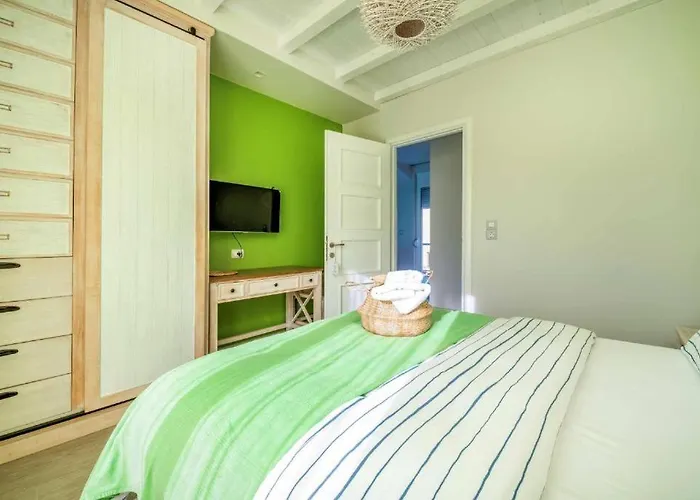 Seabreeze - With Jacuzzi & Heated Pool * מסטיכרי
