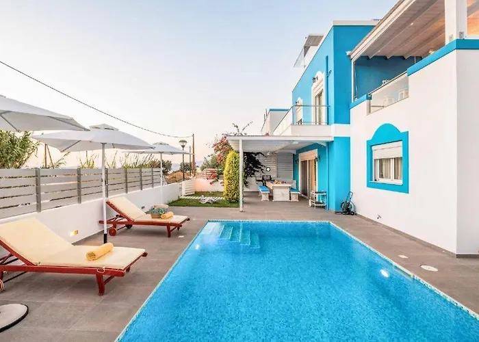 Seabreeze - With Jacuzzi & Heated Pool וילה