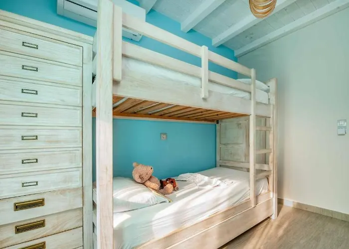 Villa Seabreeze - With Jacuzzi & Heated Pool *