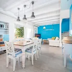 Seabreeze - With Jacuzzi & Heated Pool Mastihari