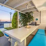 Vilă Seabreeze - With Jacuzzi & Heated Pool