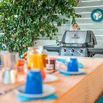 Seabreeze - With Jacuzzi & Heated Pool *
