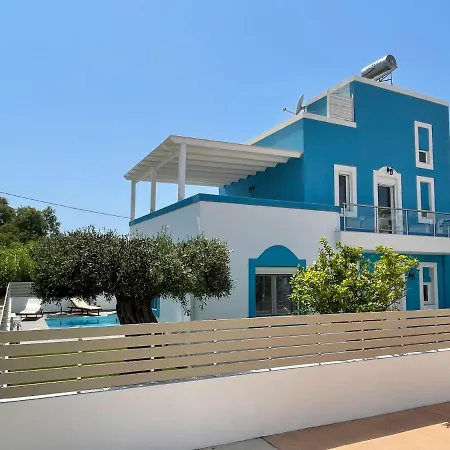 Seabreeze - With Jacuzzi & Heated Pool *