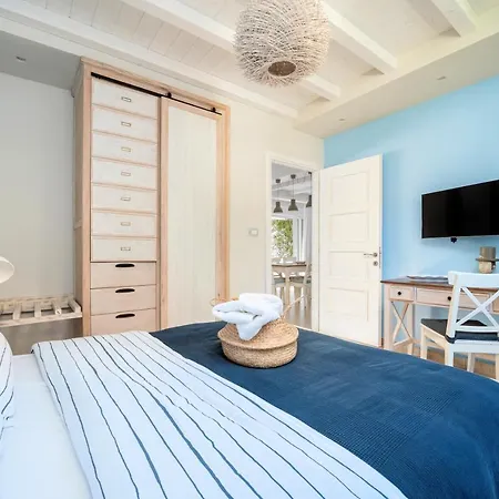 Seabreeze - With Jacuzzi & Heated Pool *