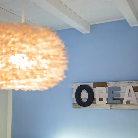 Seabreeze - With Jacuzzi & Heated Pool וילה