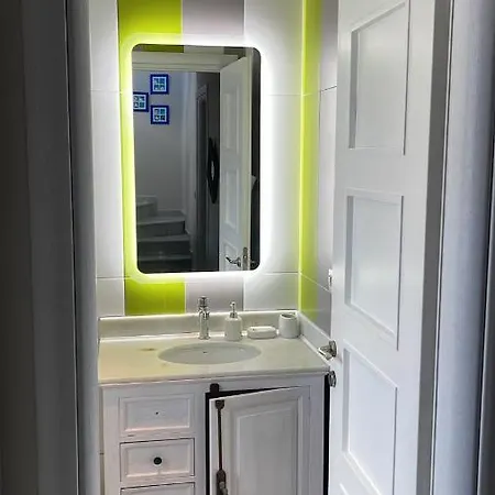 Seabreeze - With Jacuzzi & Heated Pool