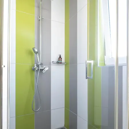 Villa Seabreeze - With Jacuzzi & Heated Pool Masztihári