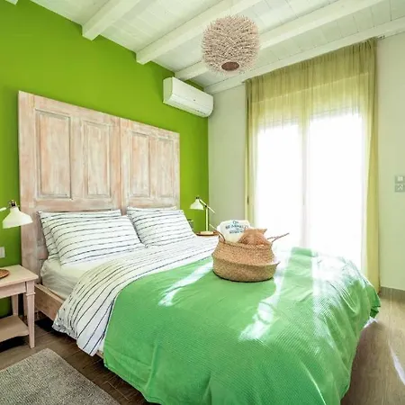 Seabreeze - With Jacuzzi & Heated Pool וילה