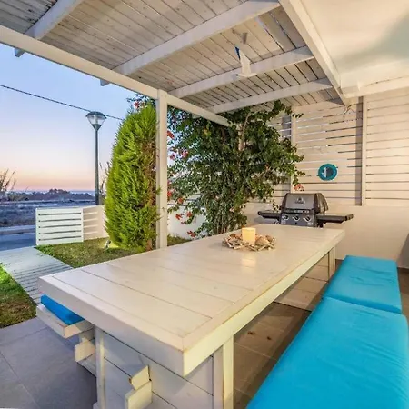 Вилла Seabreeze - With Jacuzzi & Heated Pool