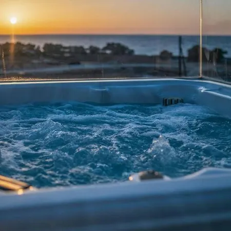 Seabreeze - With Jacuzzi & Heated Pool Мастихари