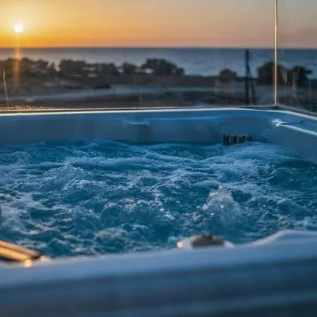 Seabreeze - With Jacuzzi & Heated Pool Mastihari