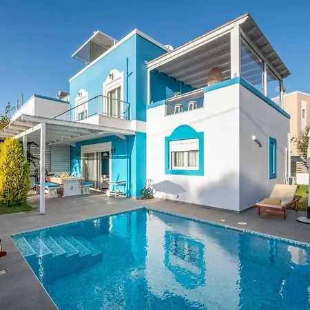 Seabreeze - With Jacuzzi & Heated Pool וילה מסטיכרי