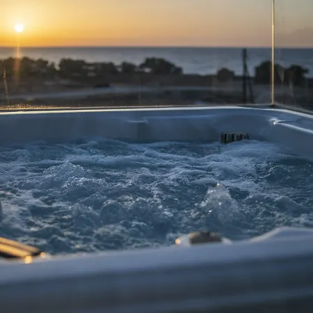 Seabreeze - With Jacuzzi & Heated Pool