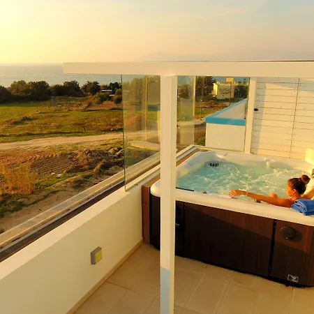 Seabreeze - With Jacuzzi & Heated Pool