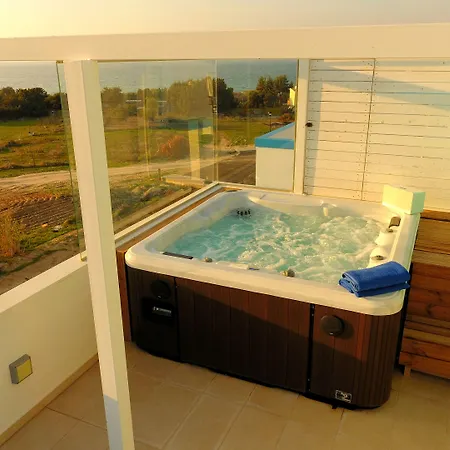 Seabreeze - With Jacuzzi & Heated Pool *