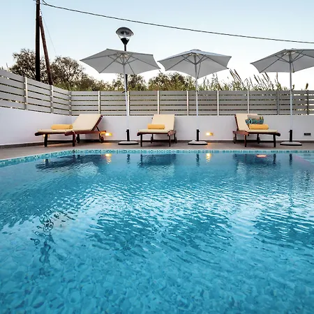 Seabreeze - With Jacuzzi & Heated Pool וילה מסטיכרי