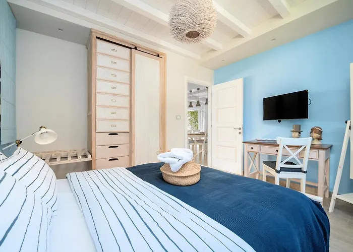 Seabreeze - With Jacuzzi & Heated Pool *