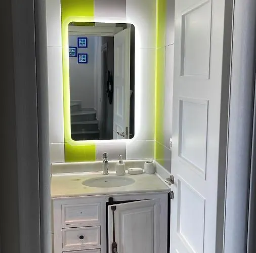 Seabreeze - With Jacuzzi & Heated Pool