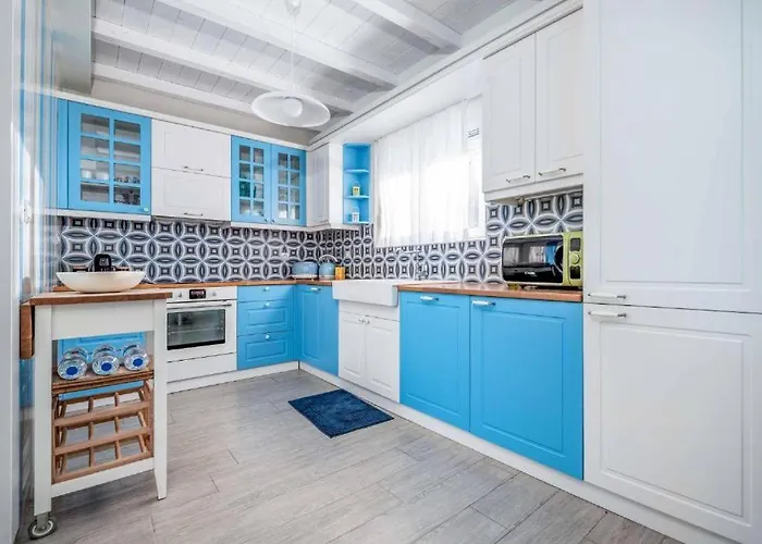 Seabreeze - With Jacuzzi & Heated Pool *