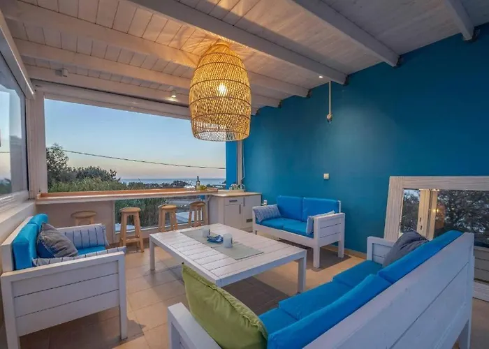 Seabreeze - With Jacuzzi & Heated Pool *