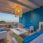 Seabreeze - With Jacuzzi & Heated Pool *