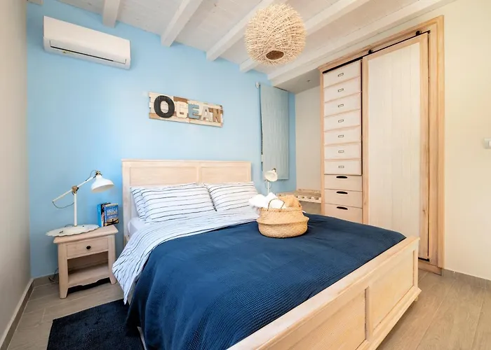 Seabreeze - With Jacuzzi & Heated Pool