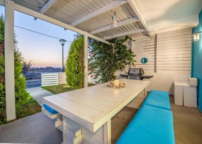 Villa Seabreeze - With Jacuzzi & Heated Pool